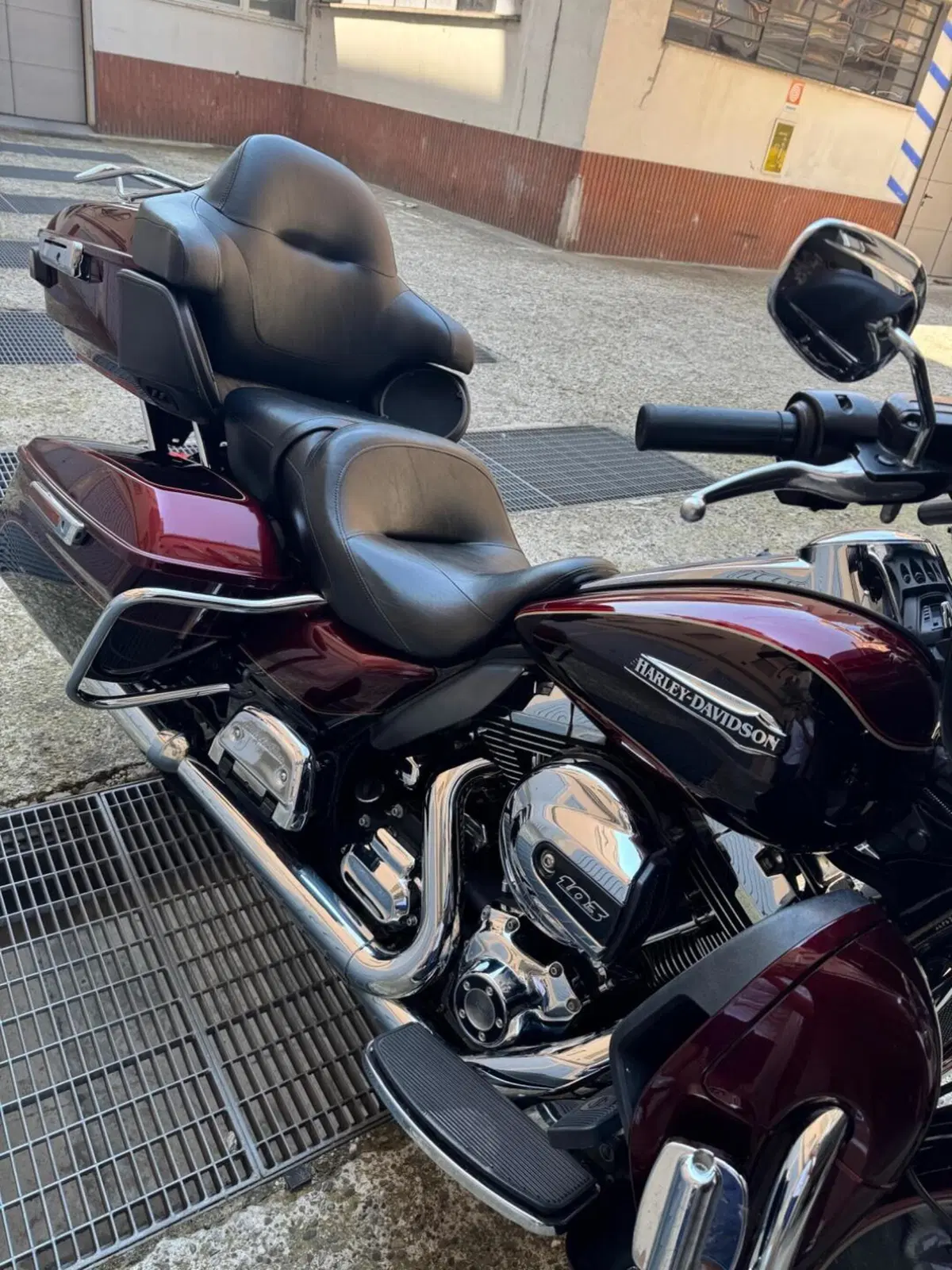 Harley-Davidson 1690 Electra Glide Ultra Classic (2014 - 16) - FLHTCU (2)