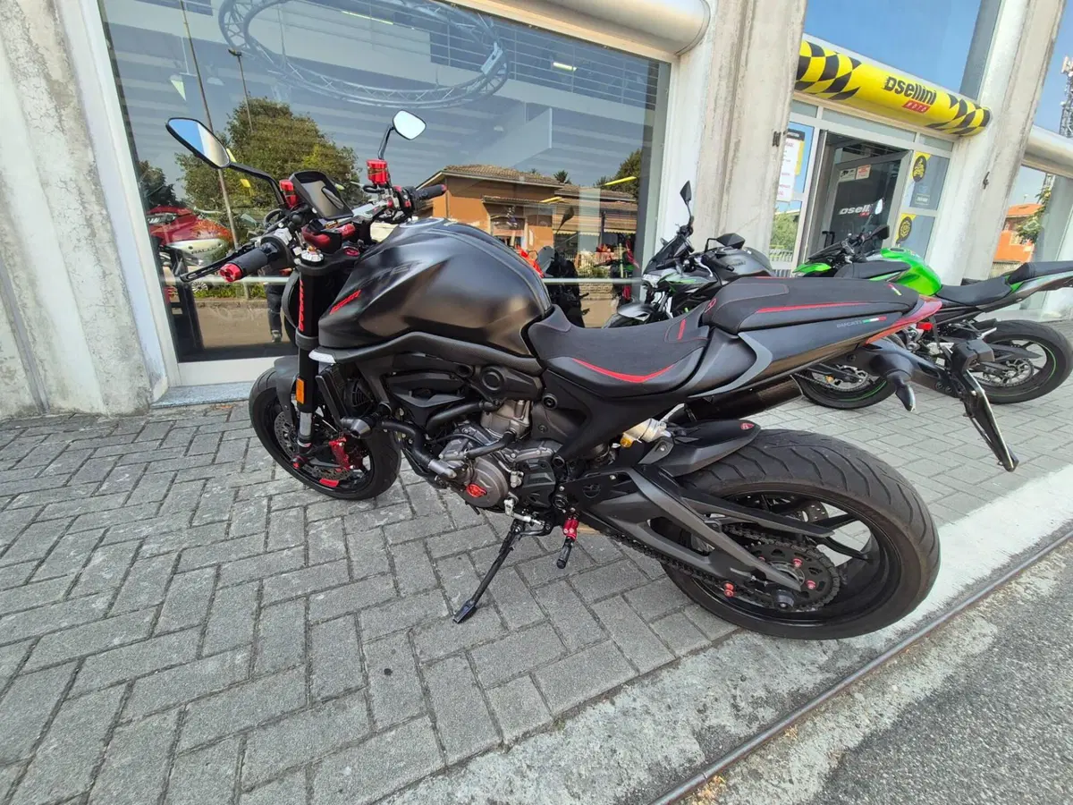 Ducati Monster 937 + (2021 - 25)