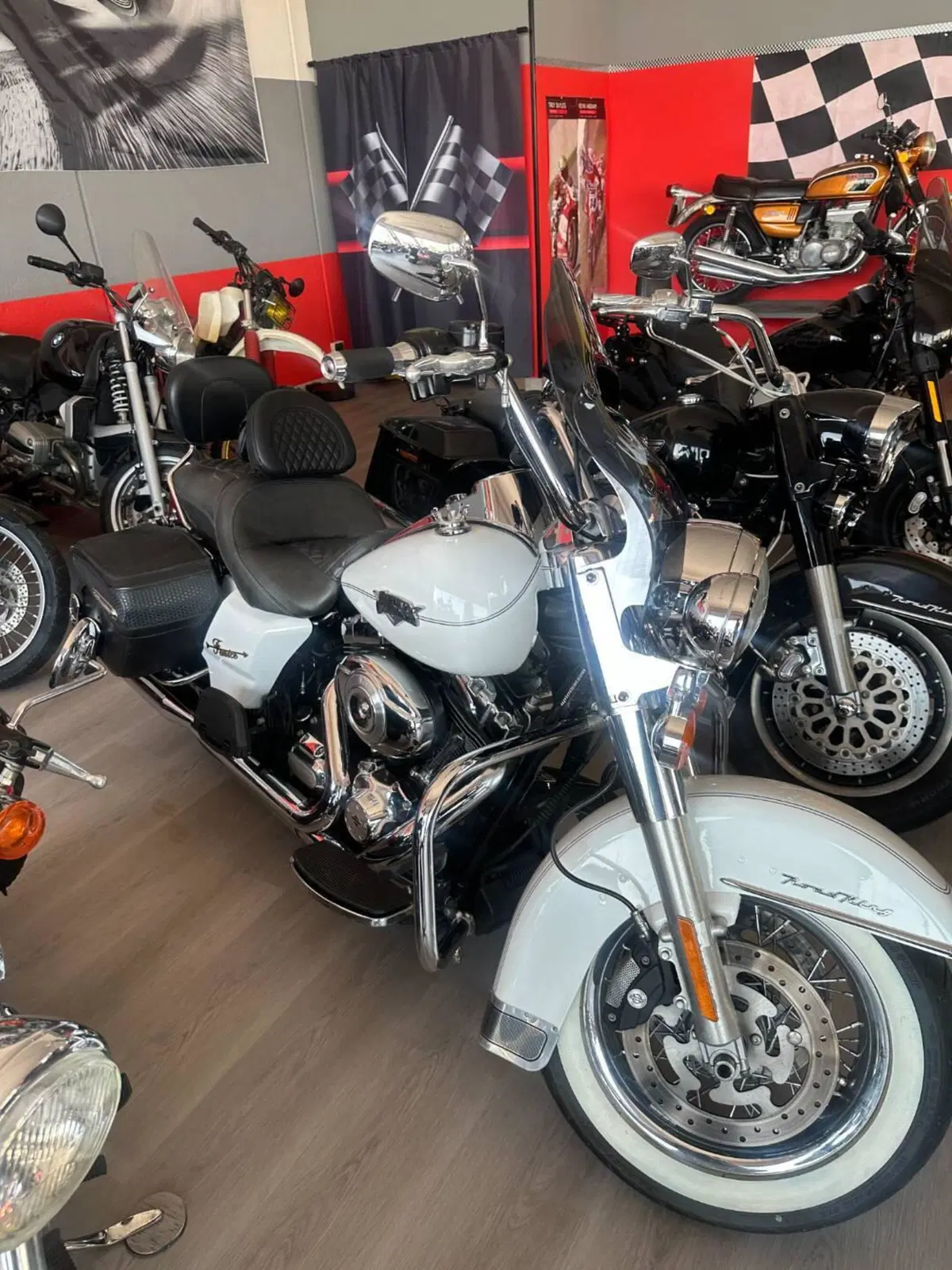 Harley-Davidson 103 Road King Classic (2011 - 13) - FLHRC (2)