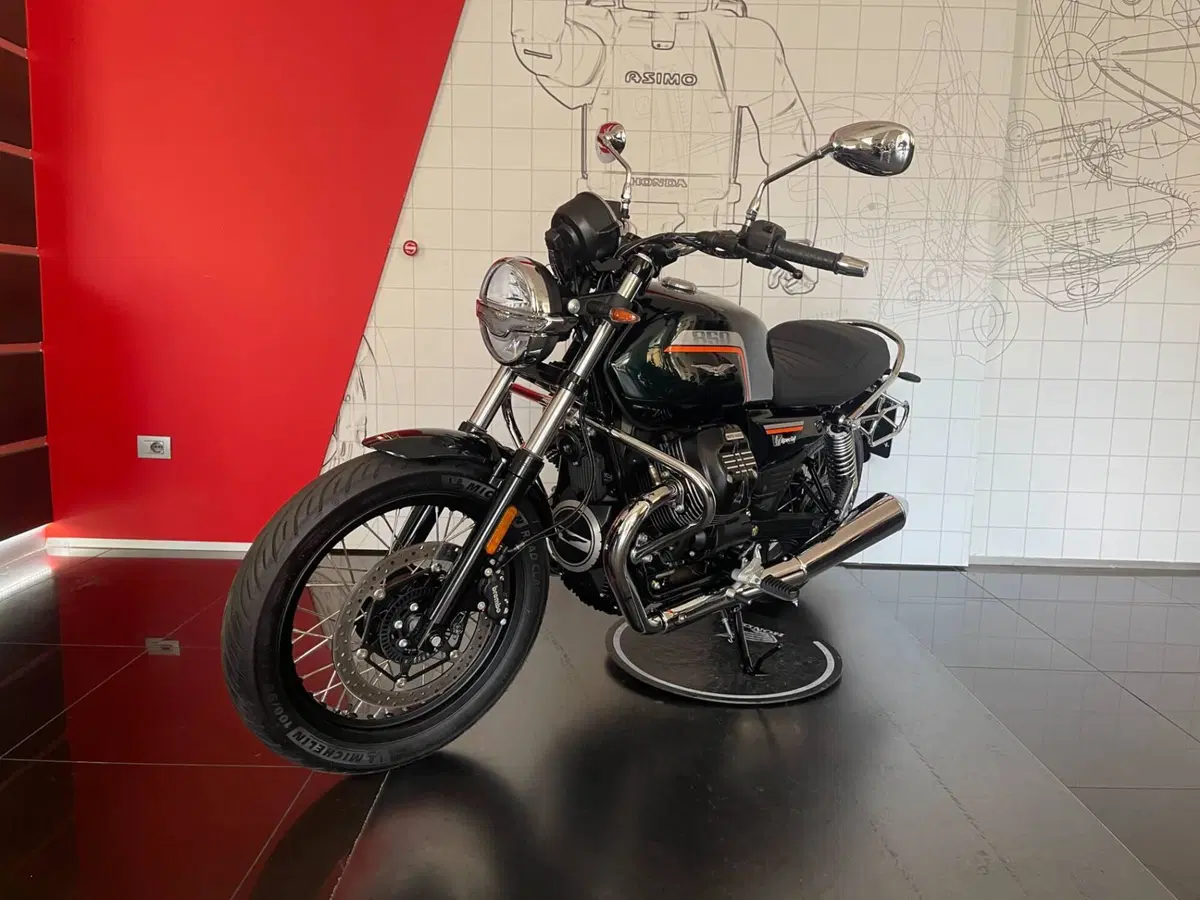 Moto Guzzi V7 Special (2025 - 26) (5)