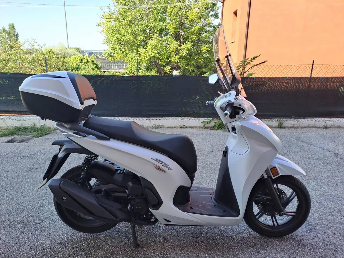 Honda SH 350 (2021 - 24) (2)