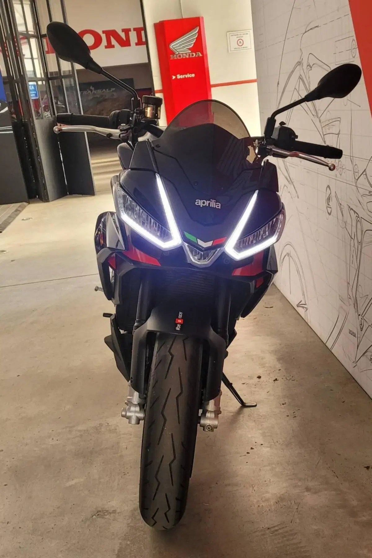Aprilia Tuono 660 Factory (2022 - 24) (3)