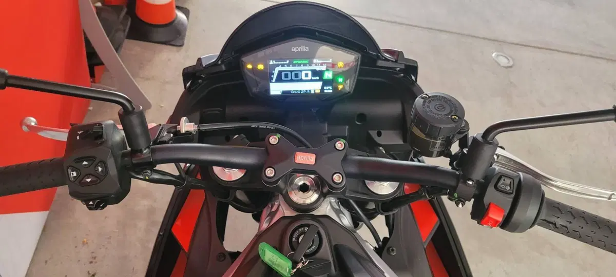 Aprilia Tuono 660 Factory (2022 - 24) (5)