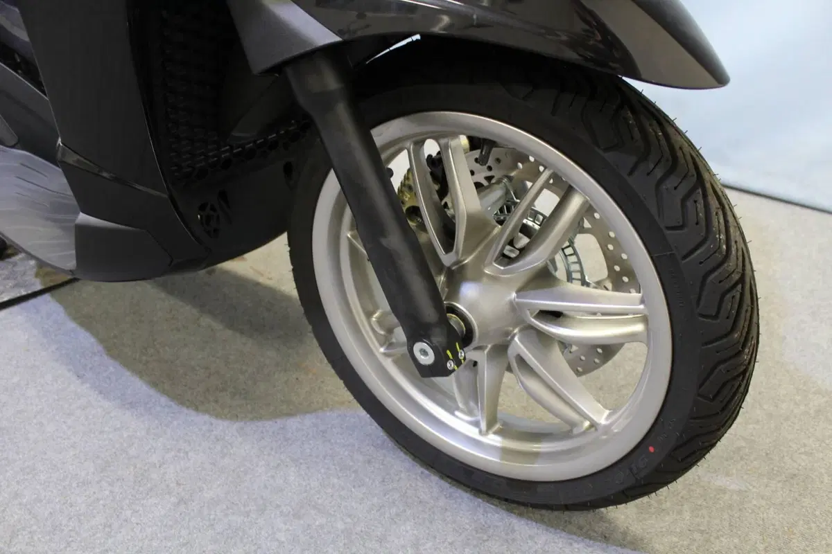 Piaggio Beverly 310 (2025 - 26) (7)