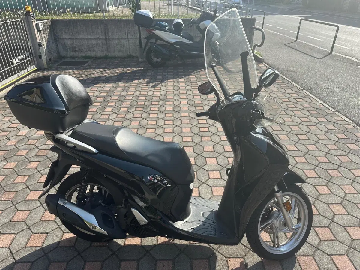 Honda SH 125 i (2005 - 08) (2)