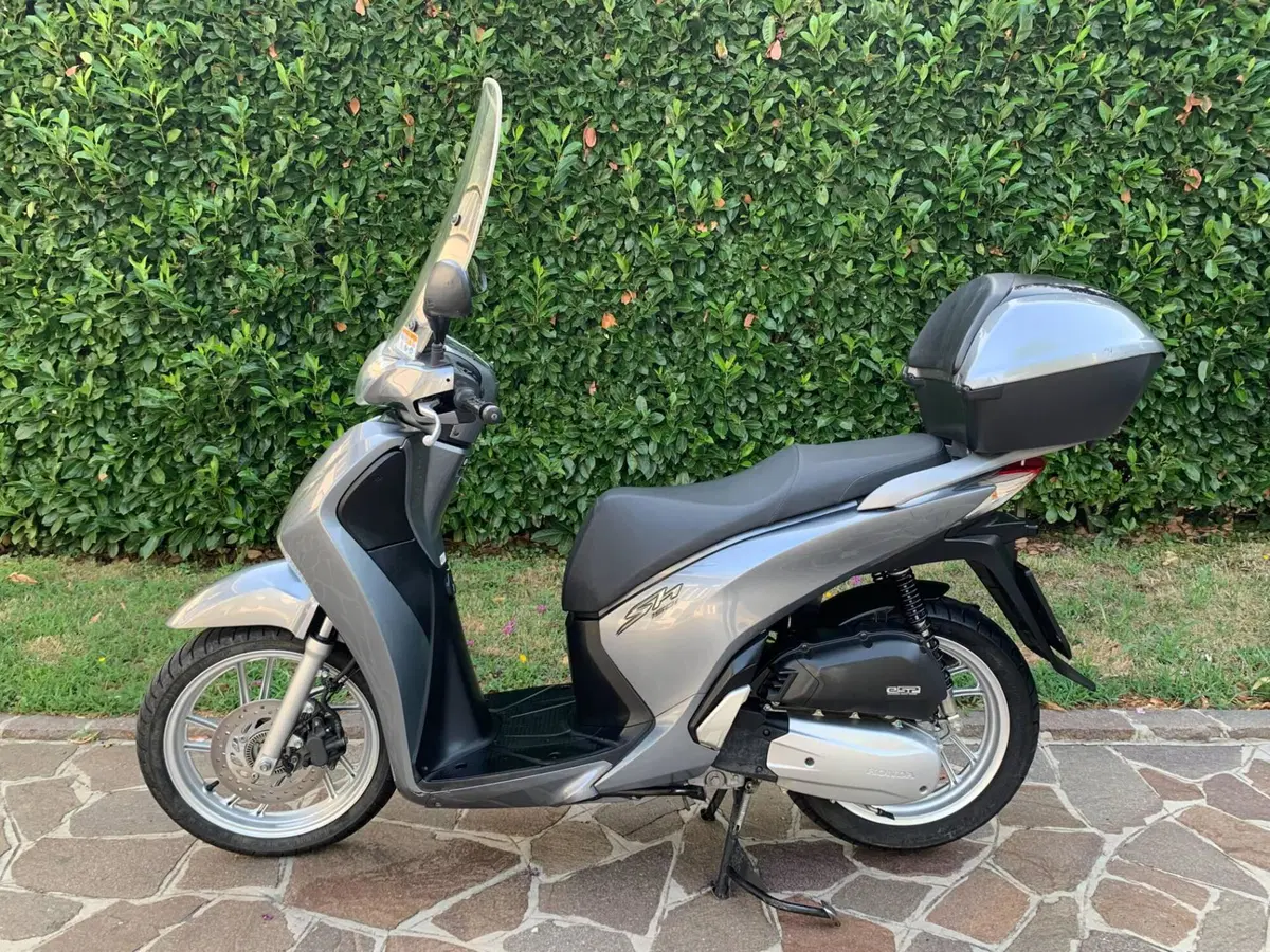 Honda SH 150i (2009 - 12) (2)
