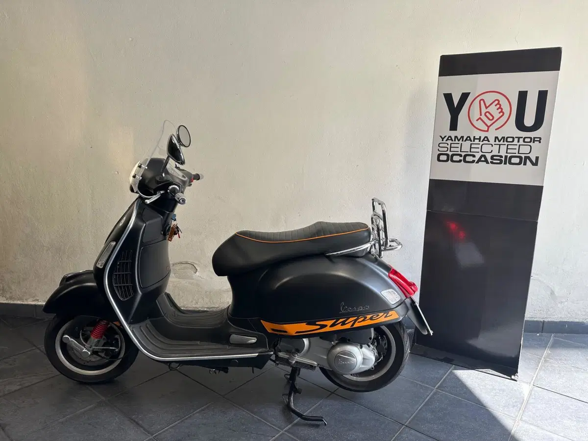 Vespa GTS 300 Super Sport ABS (2010 - 16) (2)