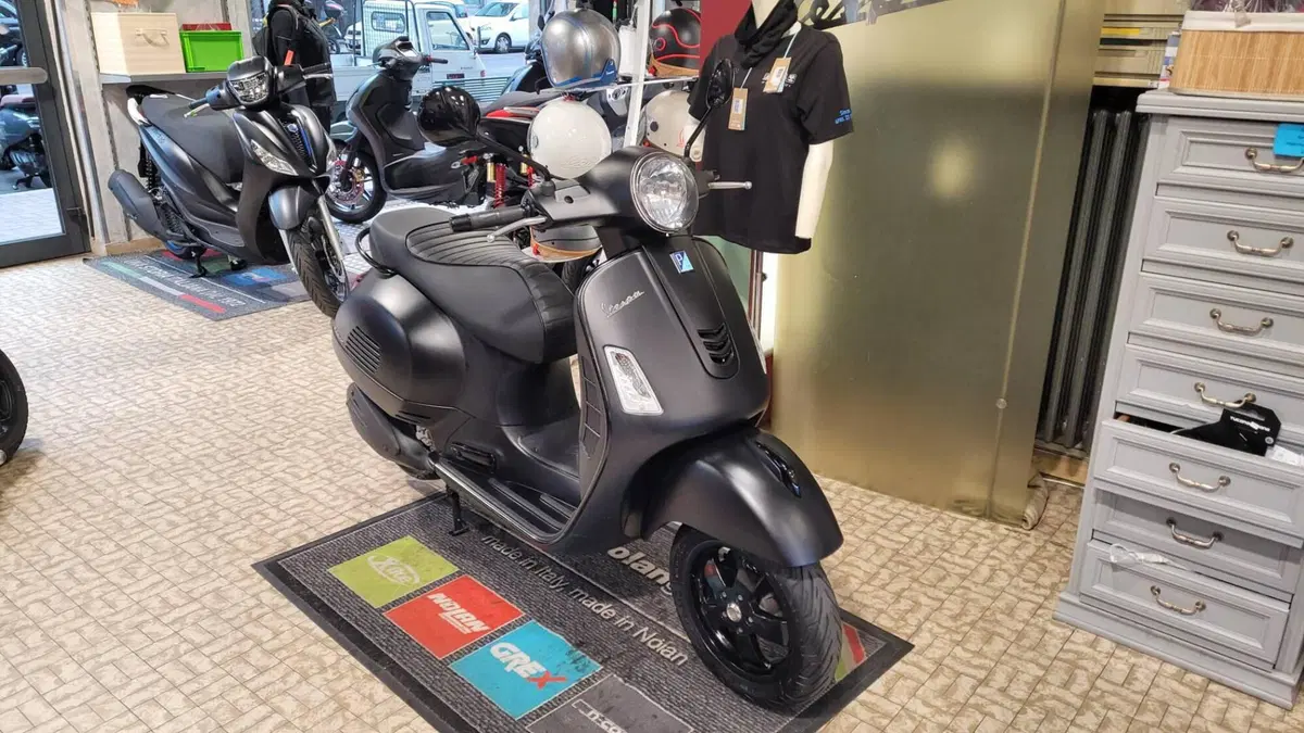Vespa GTS 300 Super Notte (2018 - 20) (3)