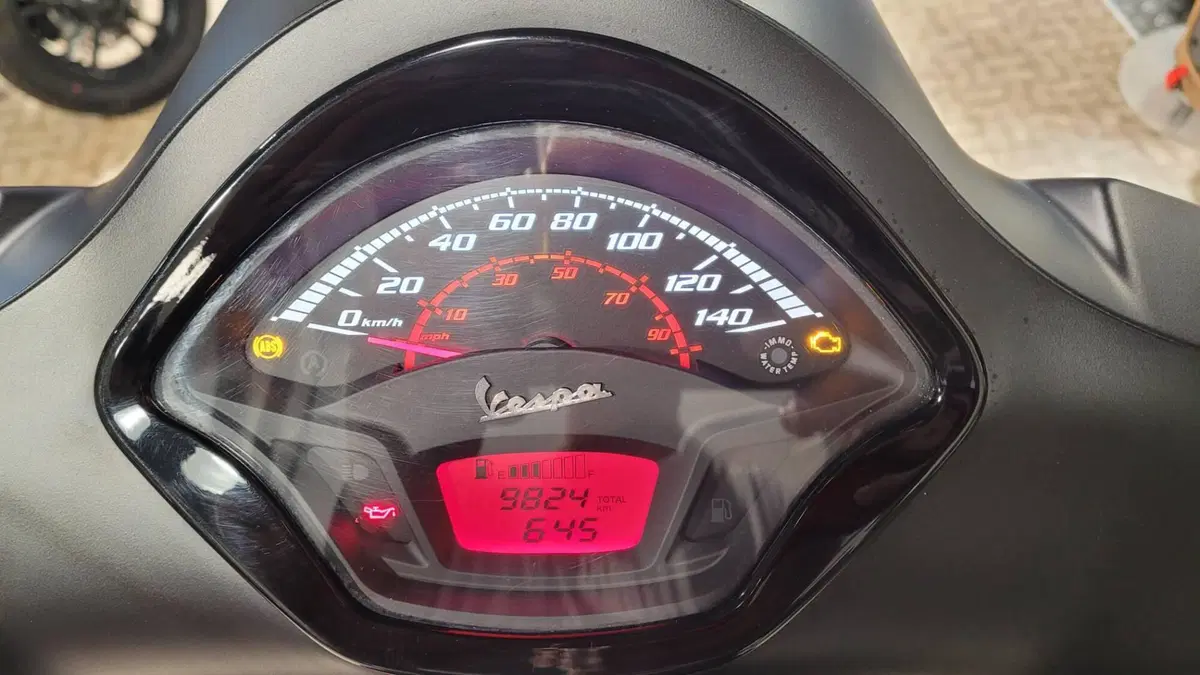 Vespa GTS 300 Super Notte (2018 - 20) (6)