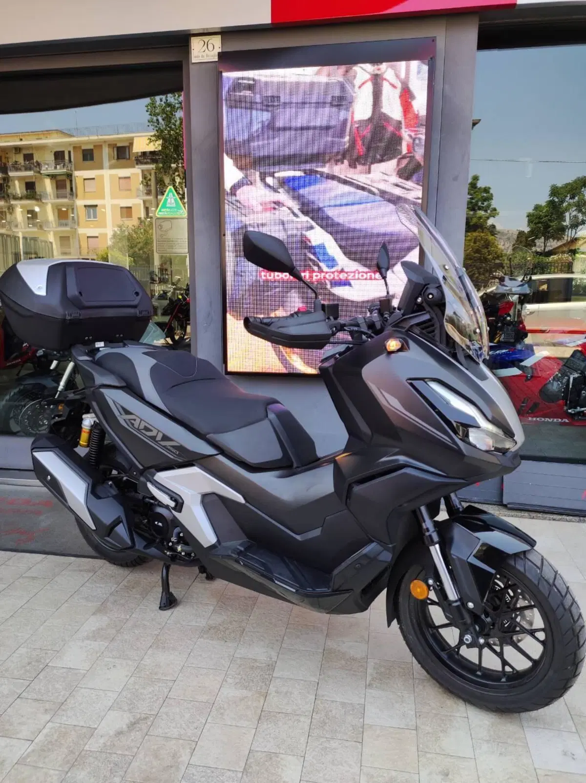 Honda ADV 350 Special Edition (2025 - 26) (2)