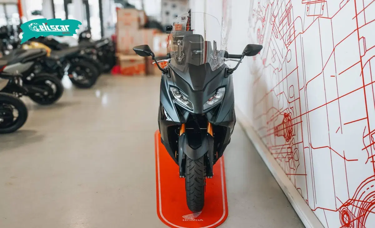 Yamaha T-Max 560 Tech Max (2022 - 24) (3)