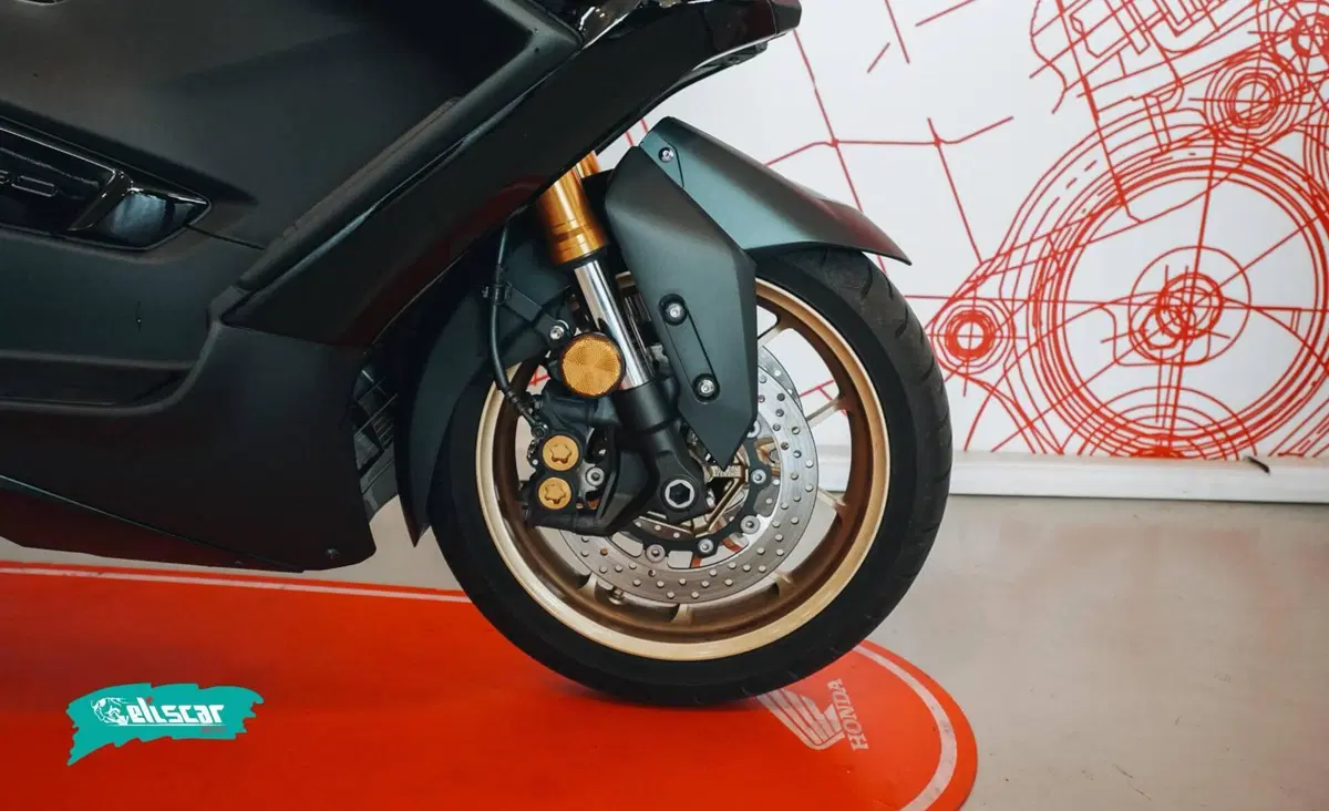 Yamaha T-Max 560 Tech Max (2022 - 24) (8)