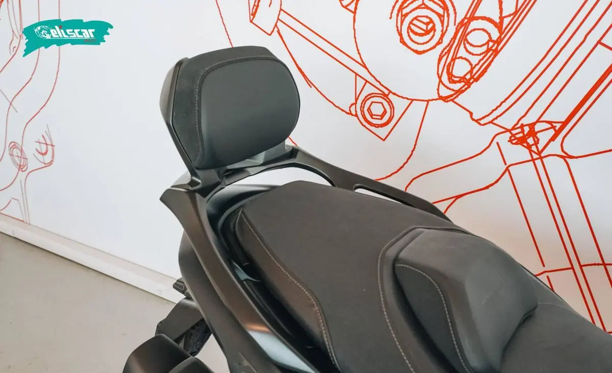 Yamaha T-Max 560 Tech Max (2022 - 24) (10)