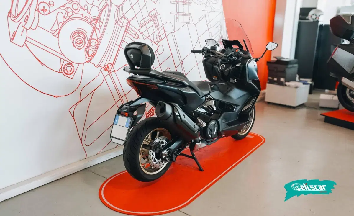 Yamaha T-Max 560 Tech Max (2022 - 24) (4)