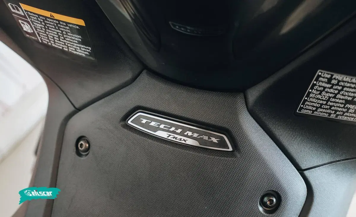 Yamaha T-Max 560 Tech Max (2022 - 24) (12)