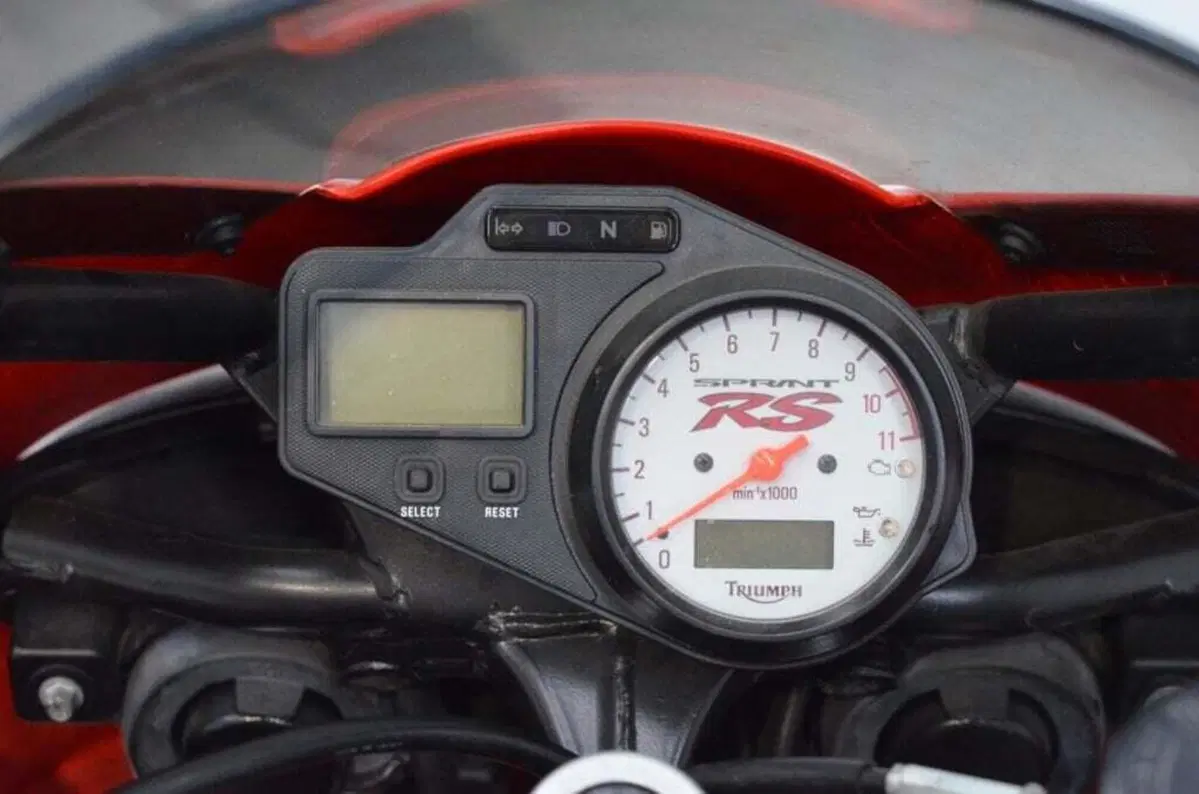 Triumph Sprint 955 RS (1999 - 01) (19)