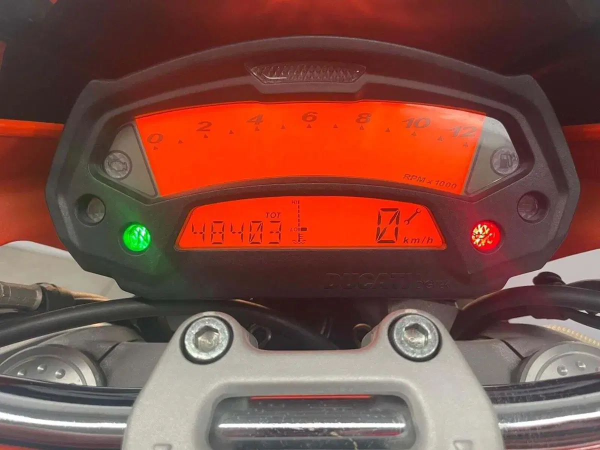 Ducati Monster 696 (2008 - 13) (6)