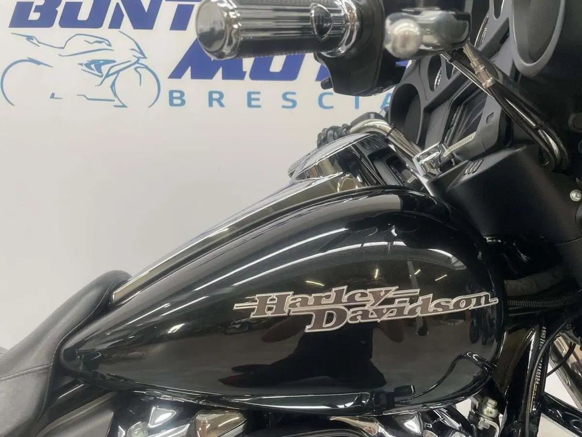 Harley-Davidson 107 Street Glide (2017 - 19) - FLHX (3)