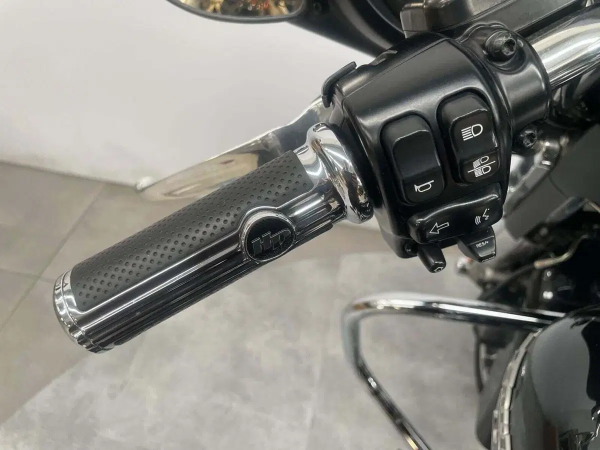 Harley-Davidson 107 Street Glide (2017 - 19) - FLHX (5)