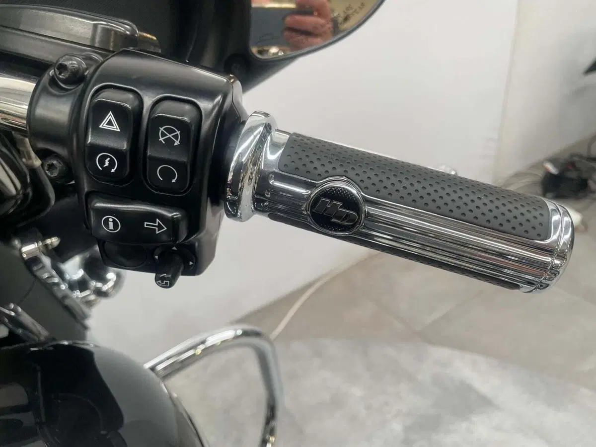 Harley-Davidson 107 Street Glide (2017 - 19) - FLHX (6)