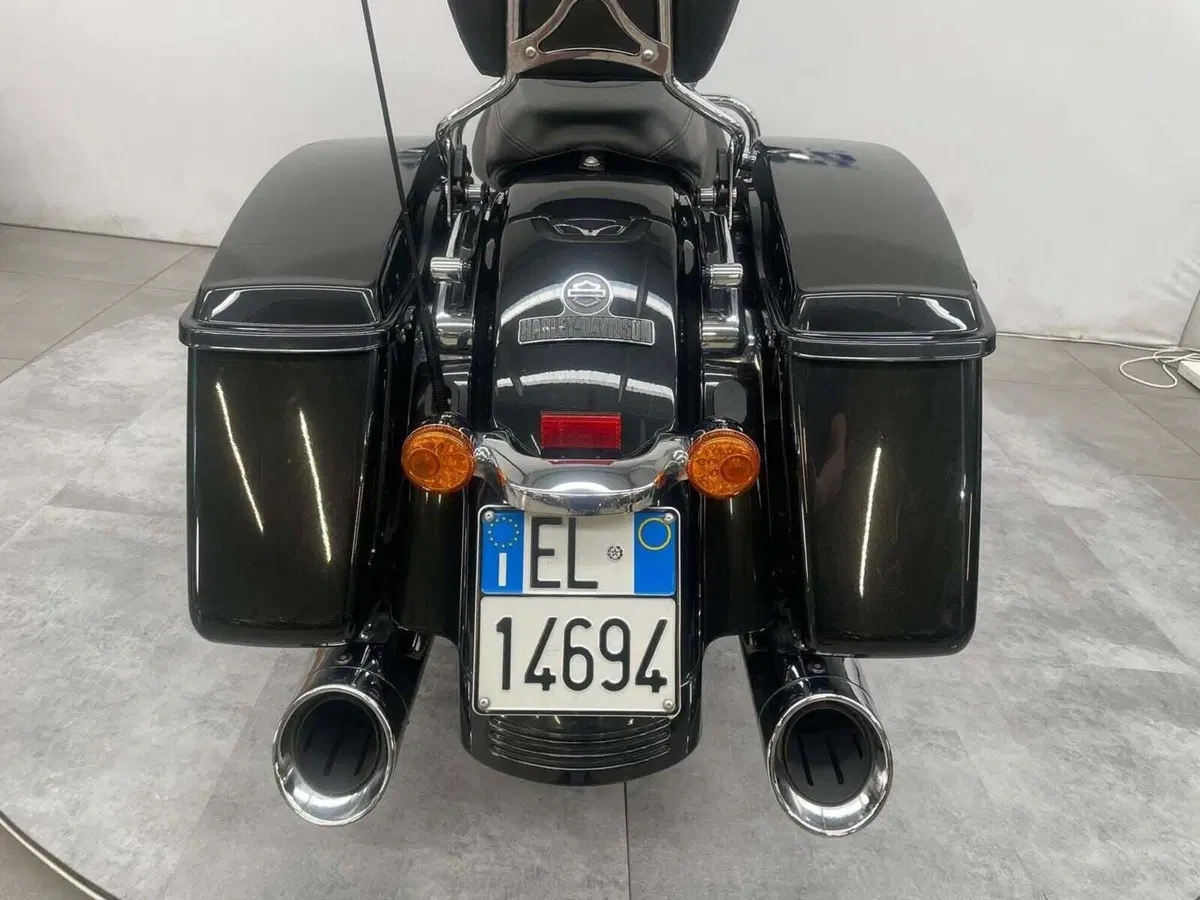 Harley-Davidson 107 Street Glide (2017 - 19) - FLHX (8)