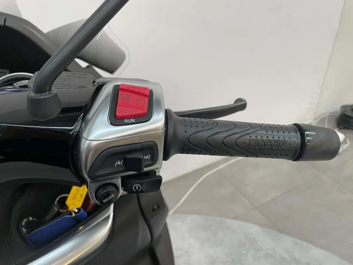 Piaggio Mp3 300 ie Sport LT ABS (2014 - 16) (4)