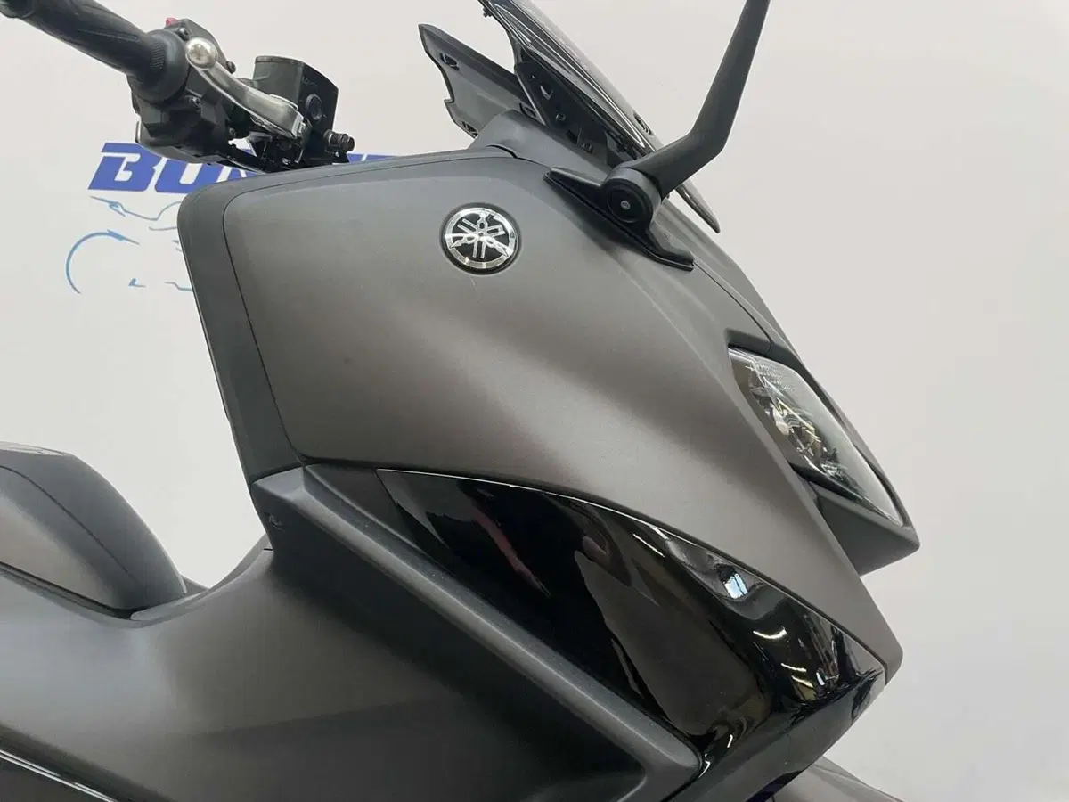 Yamaha T-Max 560 (2022 - 24) (3)