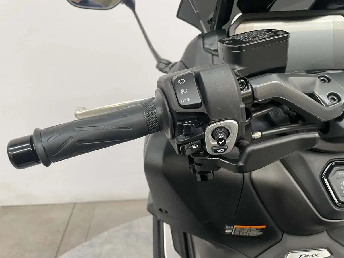 Yamaha T-Max 560 (2022 - 24) (9)