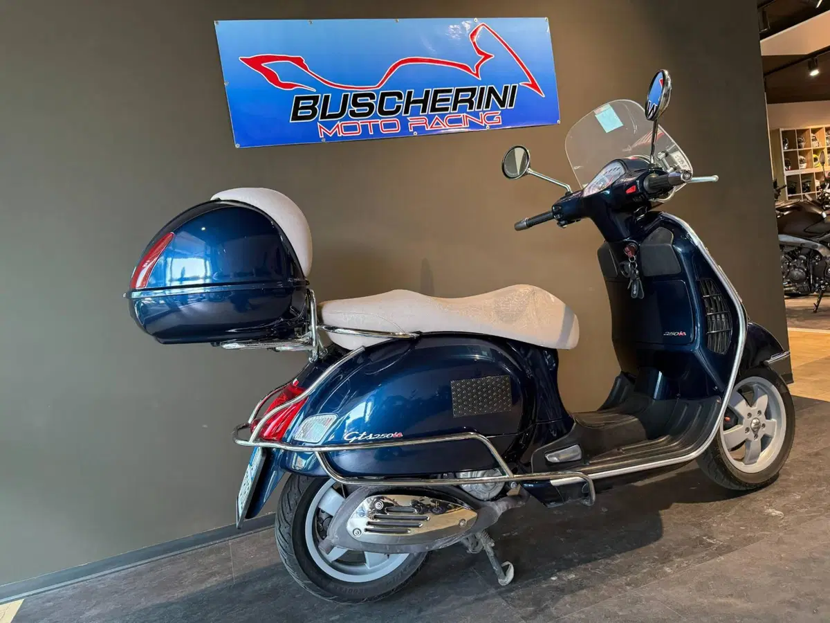 Vespa GTS 250 i.e. (2)