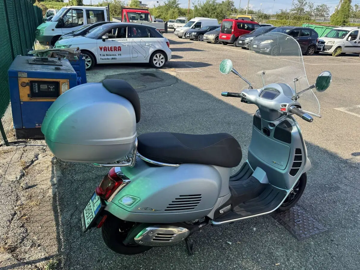 Vespa GTS 300 Supertech Hpe (2021 - 22) (4)