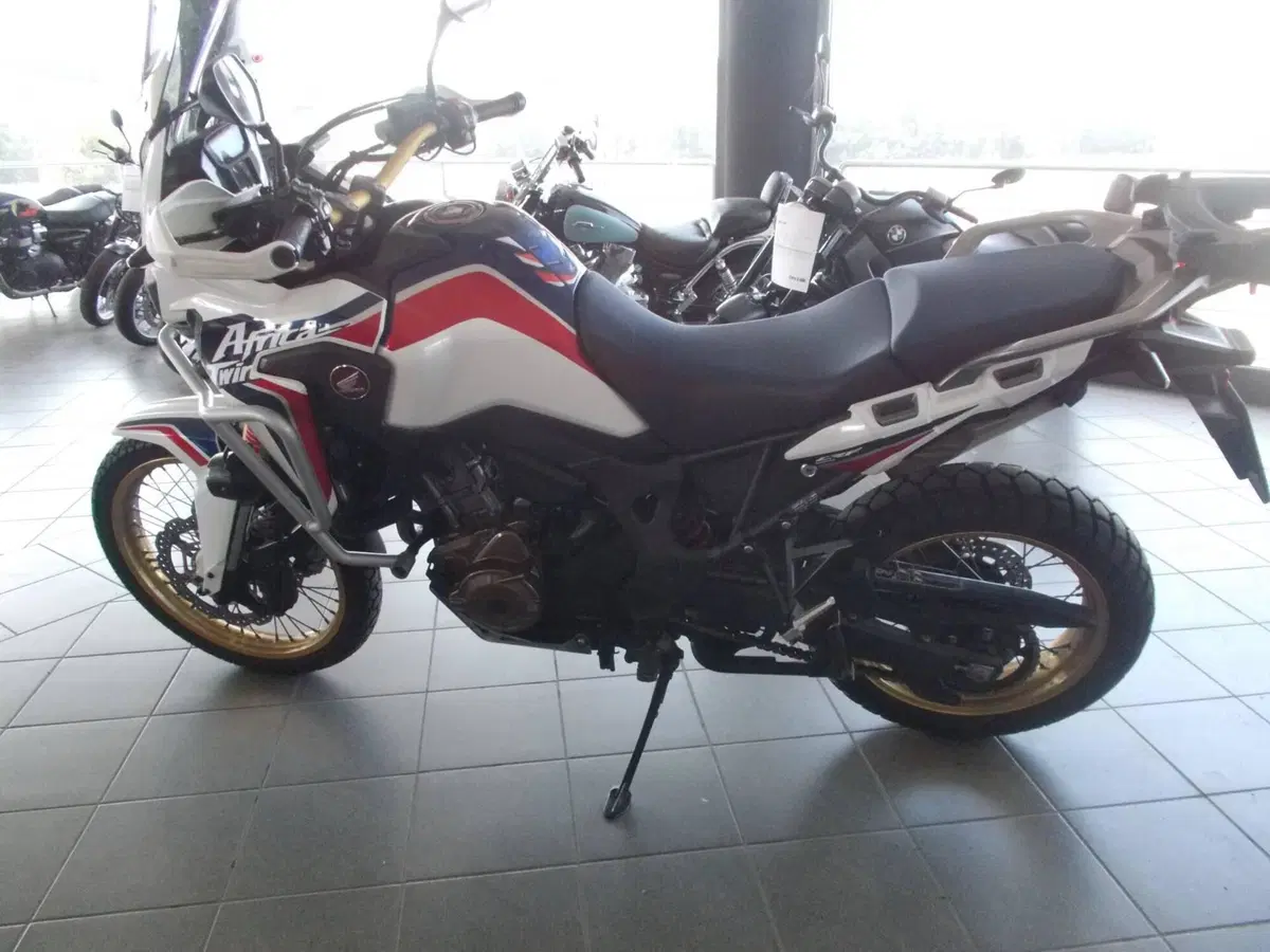 Honda Africa Twin CRF 1000L DCT ABS (2016 - 17) (4)