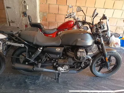 Moto Guzzi V7 Stone (2021 - 24) usata
