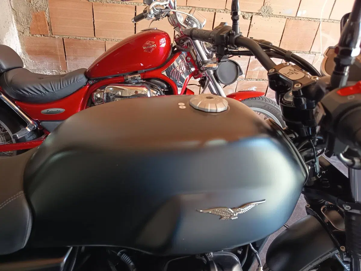 Moto Guzzi V7 Stone (2021 - 24) (3)
