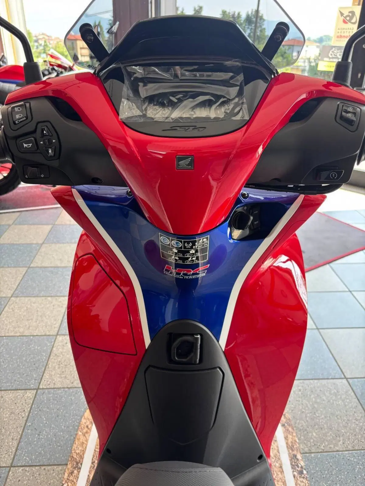 Honda SH 125 HRC Limited Edition (2026) (4)