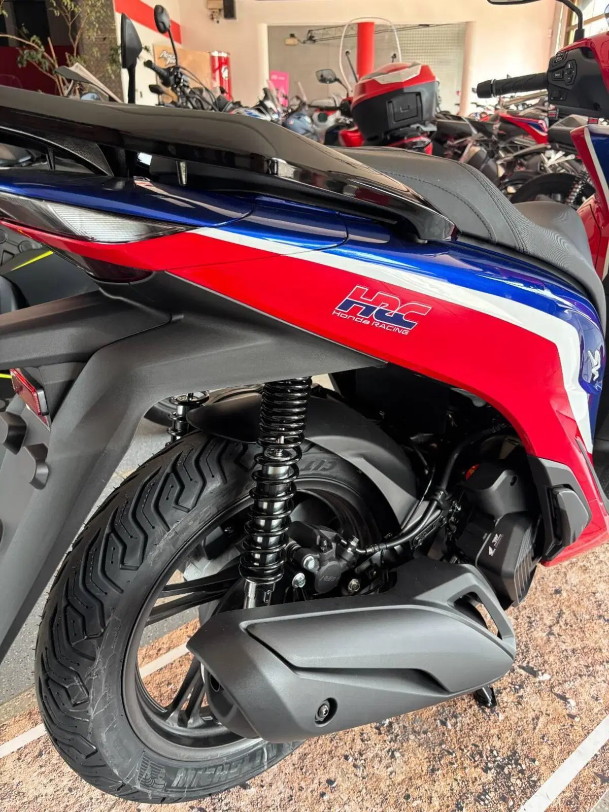 Honda SH 125 HRC Limited Edition (2026) (5)