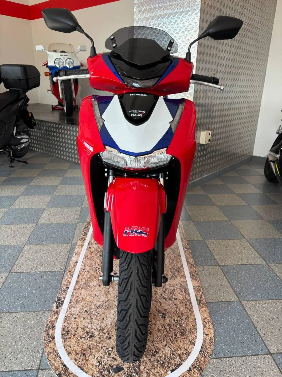 Honda SH 125 HRC Limited Edition (2026) (2)