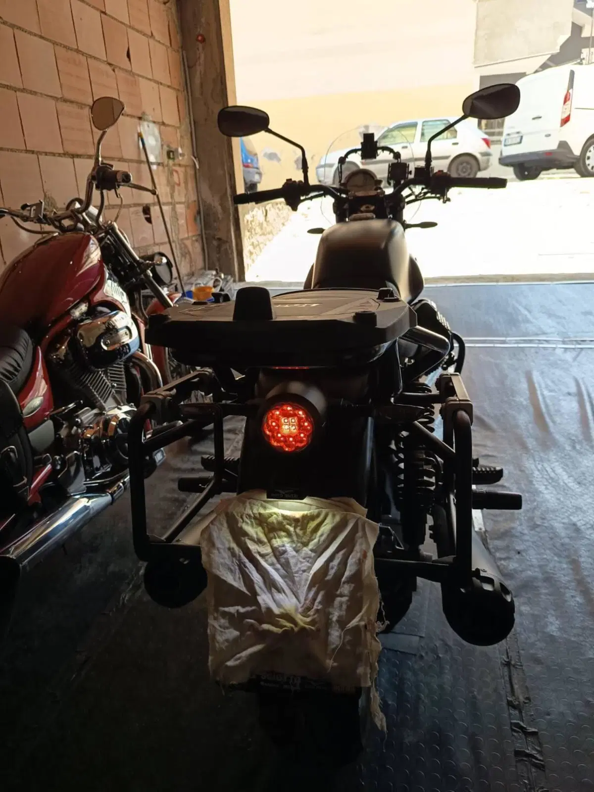 Moto Guzzi V7 Stone (2021 - 24) (9)