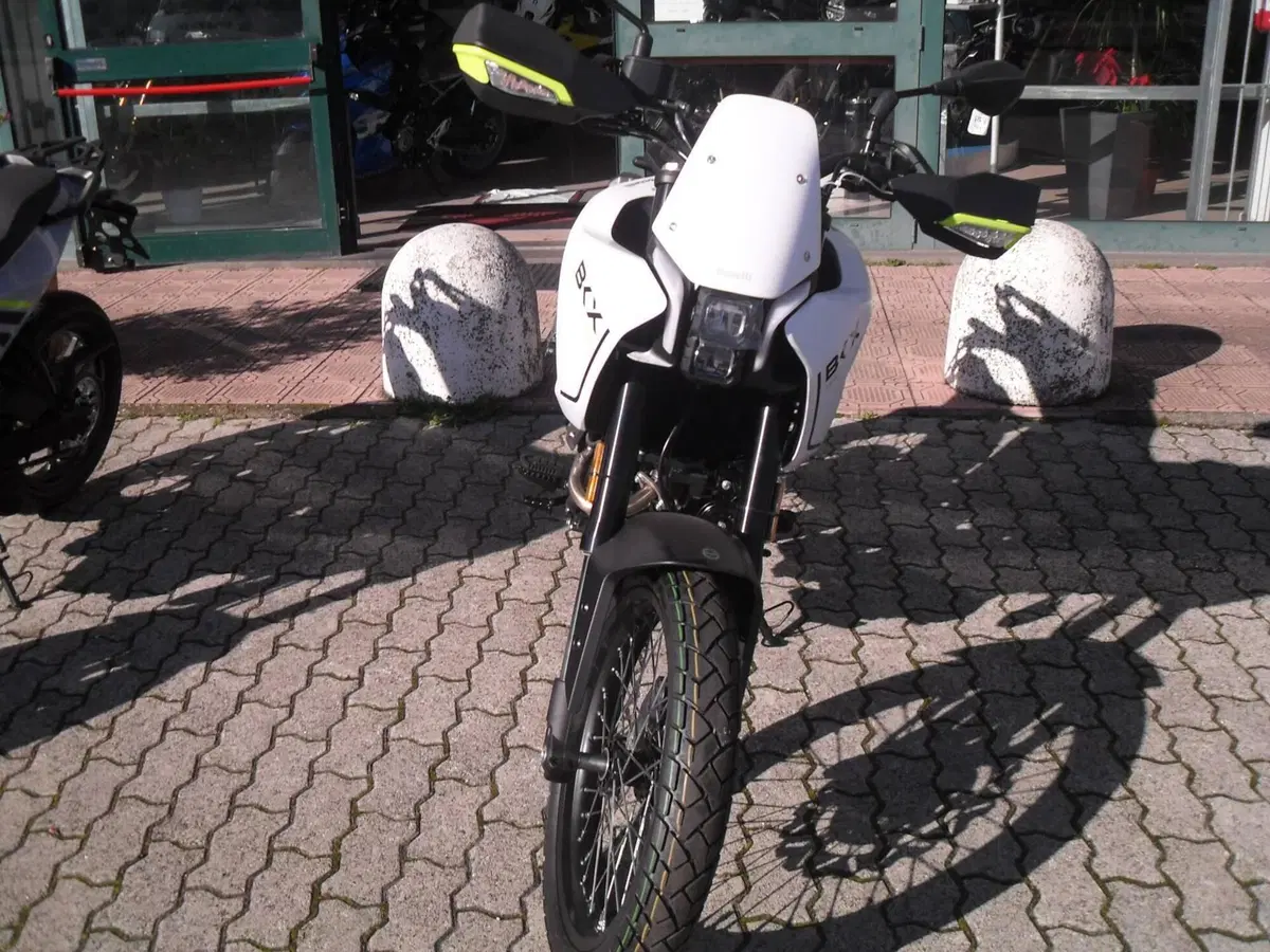 Benelli BKX 125 (2026) (2)