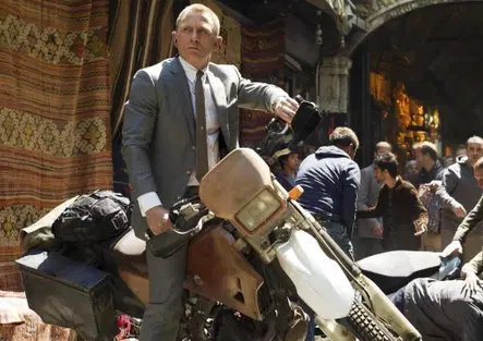 Inseguimenti cult, James Bond soffia a Tom Cruise lo scettro della miglior scena in moto