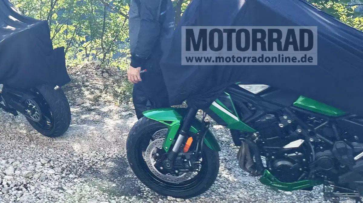 Scoop Kawasaki: beccata la nuova Versys 900 2027. Ecco le foto [GALLERY] (2)