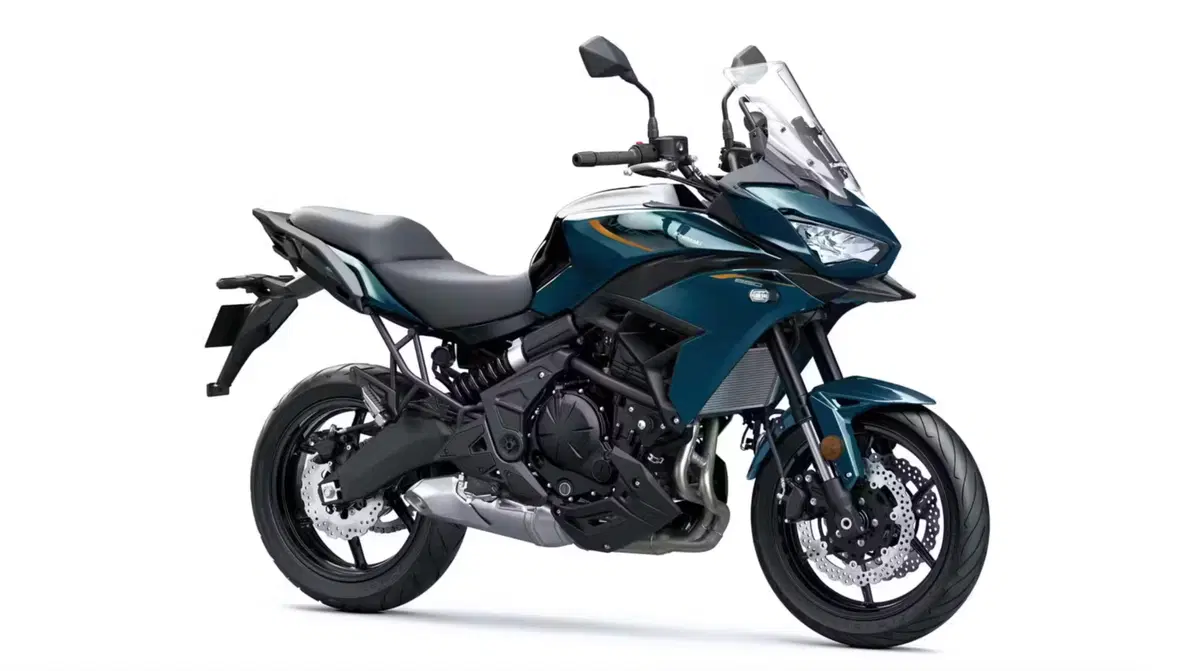 Scoop Kawasaki: beccata la nuova Versys 900 2027. Ecco le foto [GALLERY] (4)