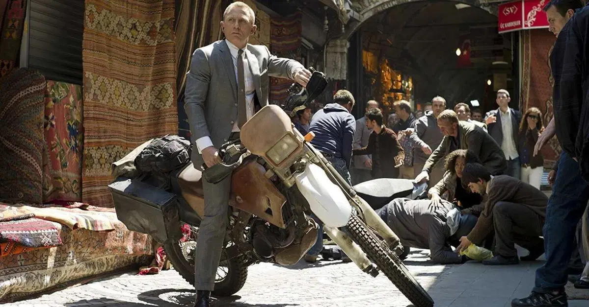 Inseguimenti cult, James Bond soffia a Tom Cruise lo scettro della miglior scena in moto