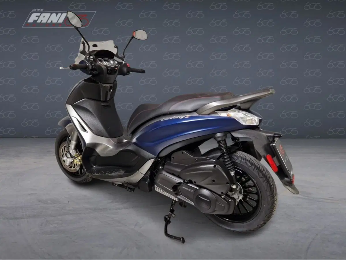 Piaggio Beverly 300 i.e. ABS-ASR (2016 - 20) (4)