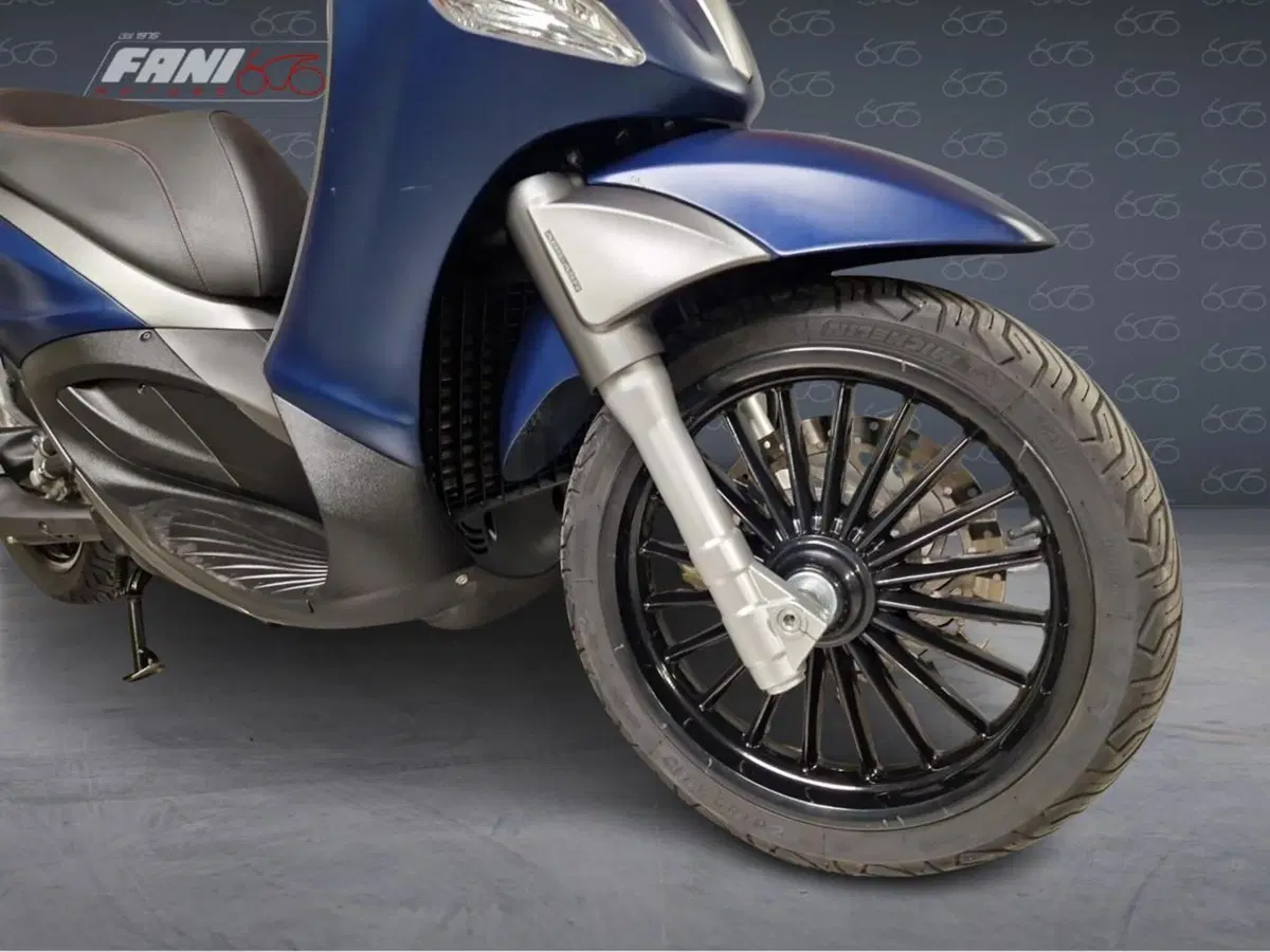 Piaggio Beverly 300 i.e. ABS-ASR (2016 - 20) (5)