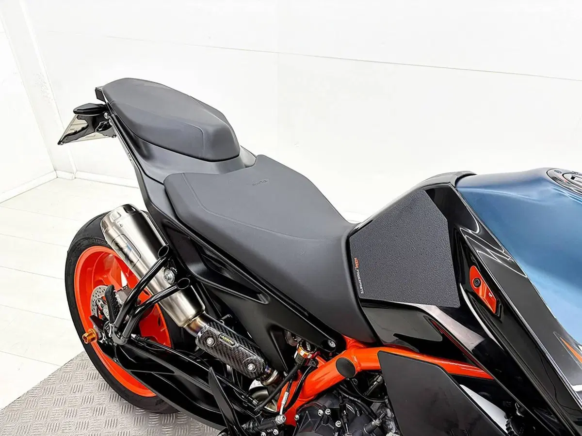 KTM 890 Duke R (2022 - 23) (19)
