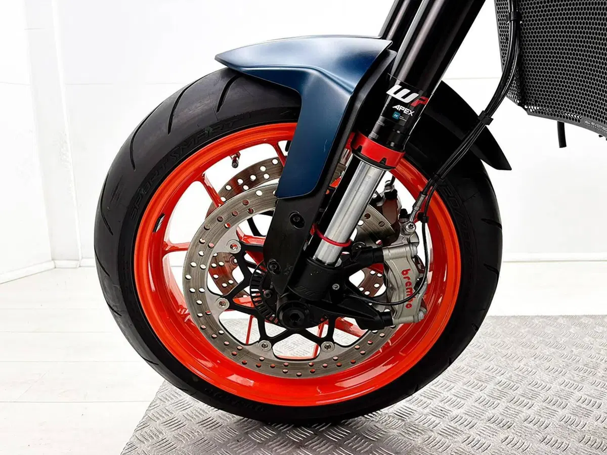 KTM 890 Duke R (2022 - 23) (14)