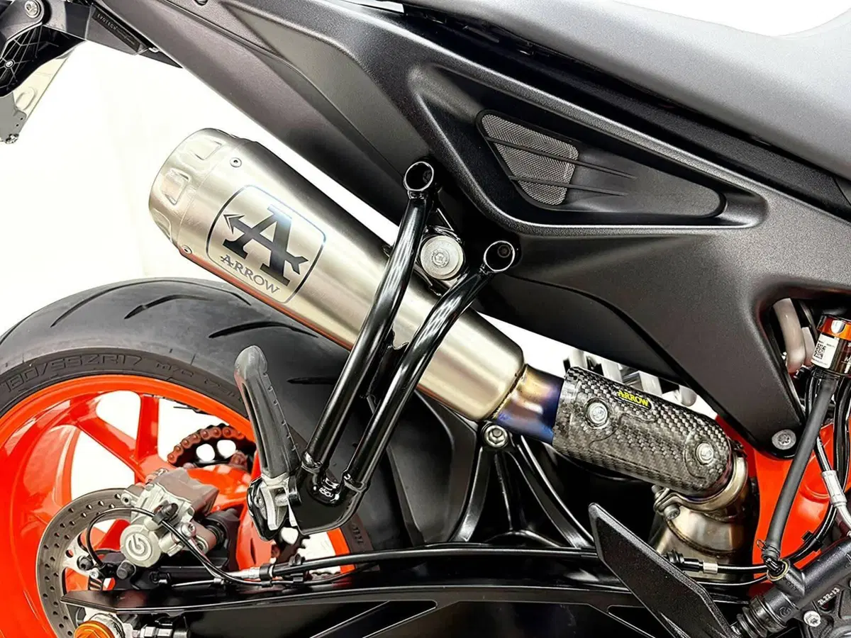 KTM 890 Duke R (2022 - 23) (7)