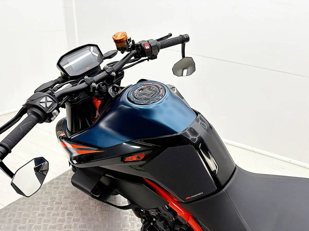 KTM 890 Duke R (2022 - 23) (20)