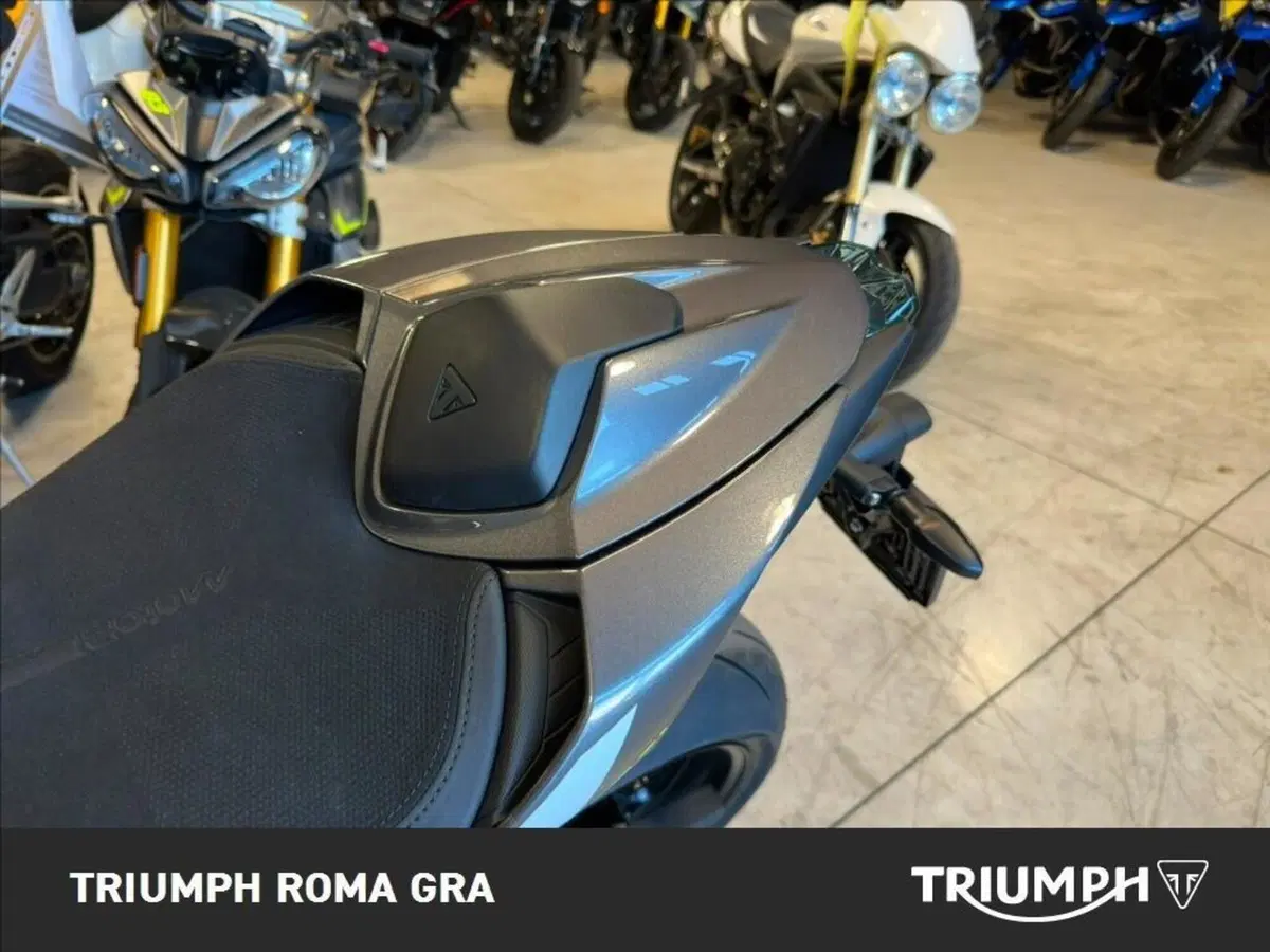 Triumph Street Triple 765 Moto2 (2026) (18)