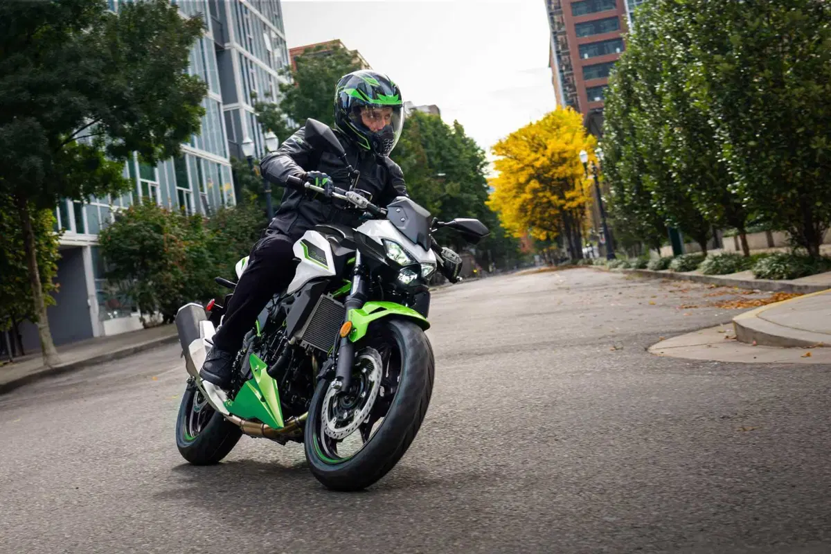 Kawasaki rifà il look per il 2027: tutte le nuove colorazioni [GALLERY] (7)